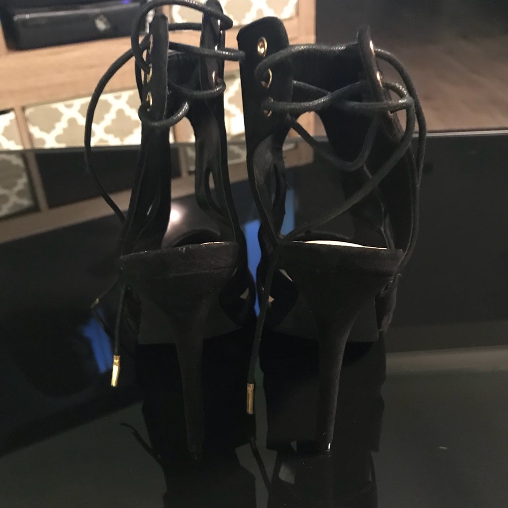 Heels - Picture 4 of 4